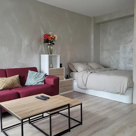 Studio Lumineux Avec Balcon Apartman *