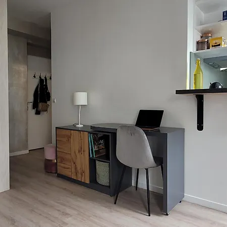 Studio Lumineux Avec Balcon Apartman *