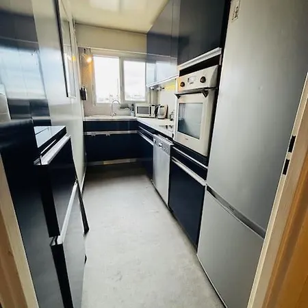 Cosy Pere Lachaise-parking Prive Parigi