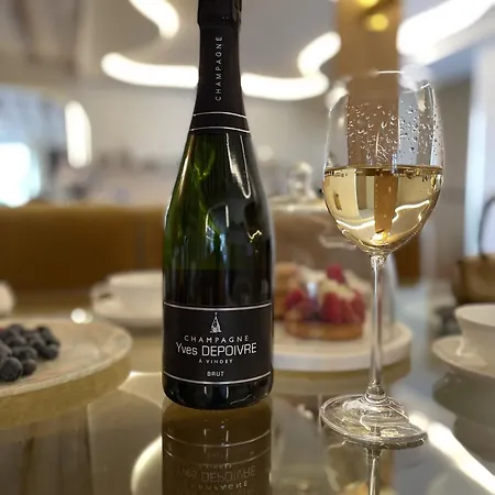 Luxueux Appartement, Avec Terrasse Vue Champs-elysees Apartman *