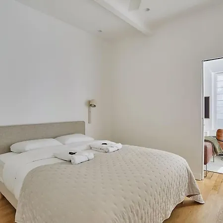 Amazing 2 Bedrooms Center By Prestige Apartment