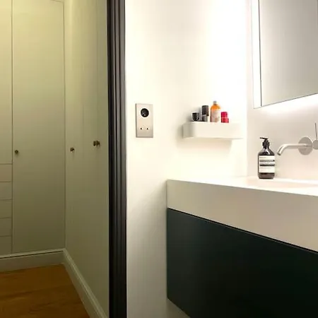 Golden Braque: Luxury Meet History Apartment