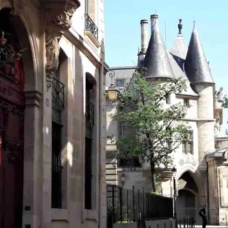 Golden Braque: Luxury Meet History *