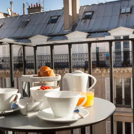 La Lanterne & By Timhotel