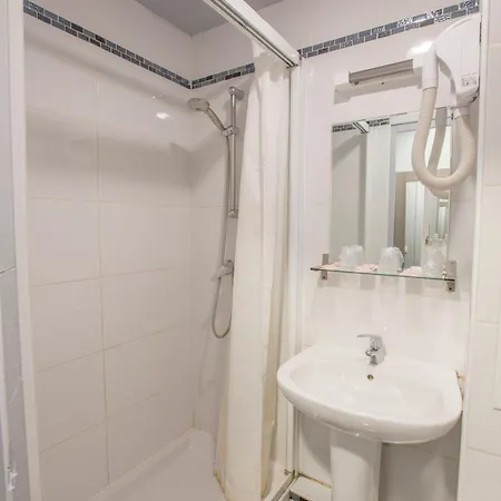 Отель Hipotel Pere-lachaise Republique 3*