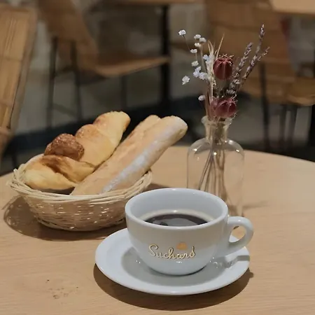 Отель Hipotel Pere-lachaise Republique 3*
