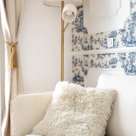 Charming Parisian Flat Near Eiffel Tower شقة *
