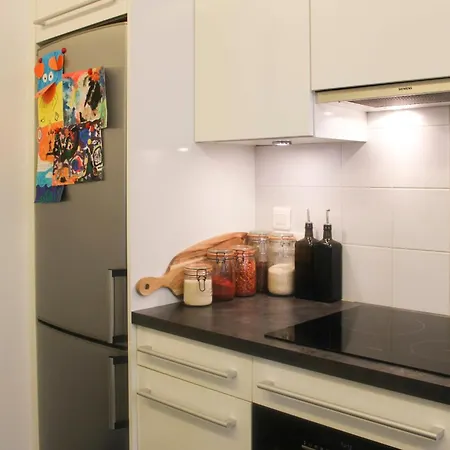 Charming 2-bedroom In The 16 Apartment