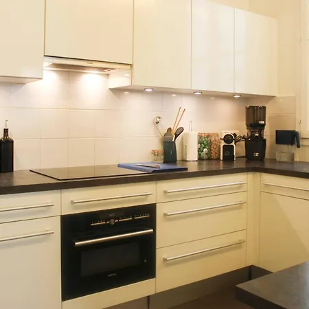 Charming 2-bedroom In The 16 *