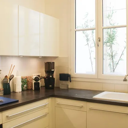 Charming 2-bedroom In The 16 Apartment
