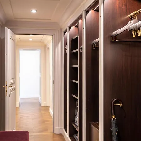 Hotell La Reserve & 5*