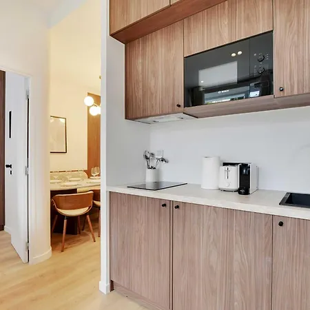 Lovely Refurbished In Vibrant 18th District * Paris