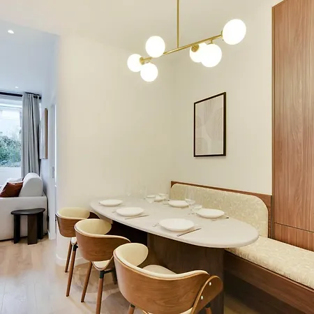 Lovely Refurbished In Vibrant 18th District Apartamento *