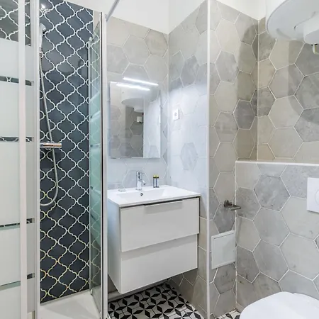 Cosy Parisian - St Lazare South Pigalle Apartment