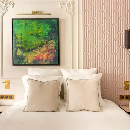 Luxury 5 Bedroom & 5 Bathroom - Eiffel Tower