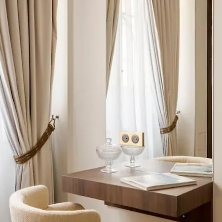 Luxury 5 Bedroom & 5 Bathroom - Eiffel Tower