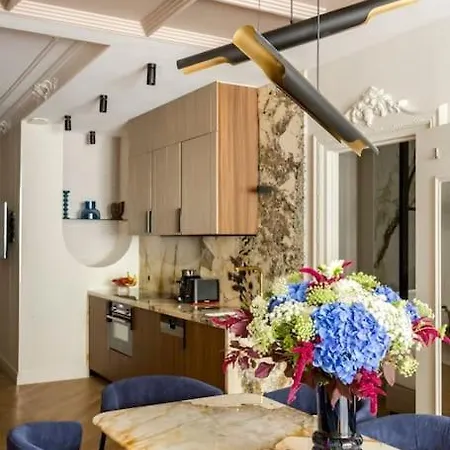 Luxury 5 Bedroom & 5 Bathroom - Eiffel Tower