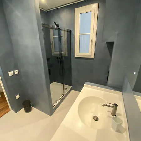 Apartment Charming 2-bedroom In The 16 *