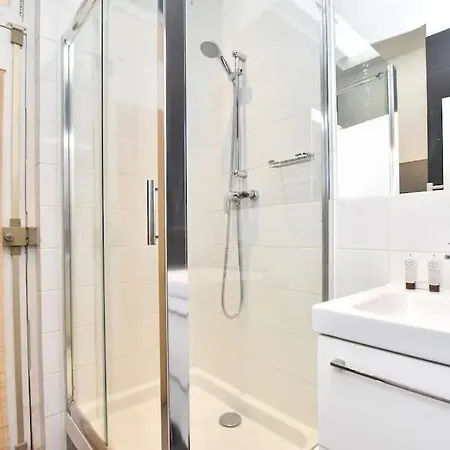 Goodguest-appartement Design Et Cosy Batignolles Appartement