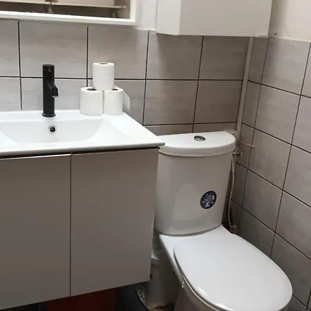 Charming Studio In A Prestigious Neighborhood 6th Floor, No Elevator Apartment *