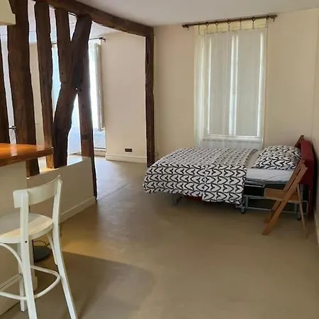 Grande Chambre Dans Studio Apartment *