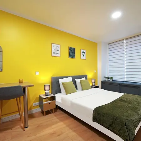 Modern Bright And Fully Renovated Apartment