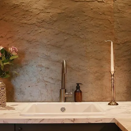 Rosso Levanto - Duke Housing Apartment