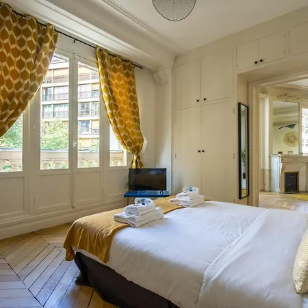3br - 10p - Passy - Eiffel Tower Апартаменты Париж