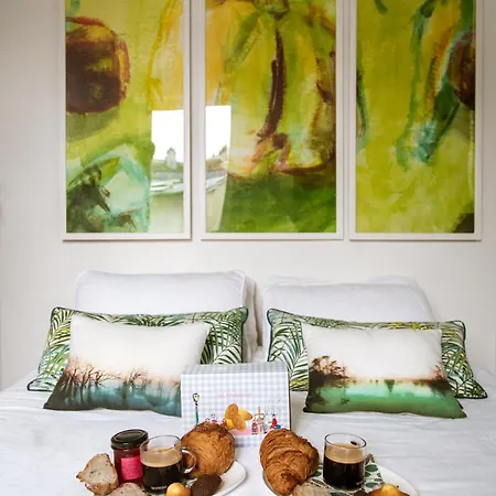 Bed & Breakfast Montmartre Romantic, -