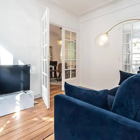 Lovely In With Kitchen Apartment *