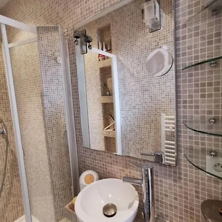 Joli Cocon Avec Terrasse Dans Le Marais Apartment