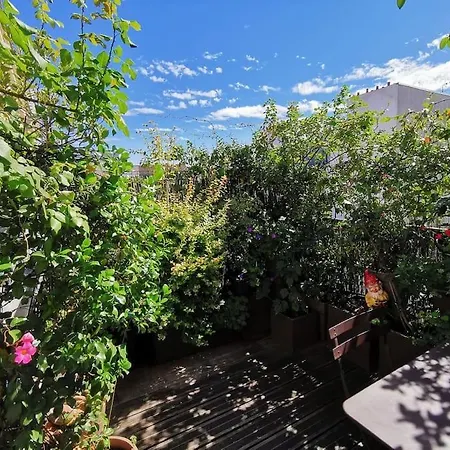 Apartment Joli Cocon Avec Terrasse Dans Le Marais