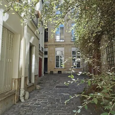 Apartment Joli Cocon Avec Terrasse Dans Le Marais *