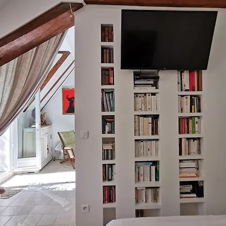Joli Cocon Avec Terrasse Dans Le Marais Apartment Paris