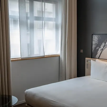 Le Cinq Codet Hotel 5*