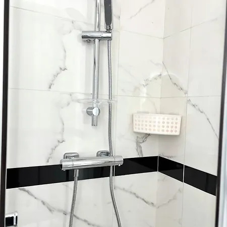 Lucas Salle De Bain Privative Rum i privatbostad Paris