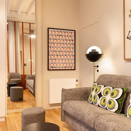 Pick A Flat's In Montmartre - Rue Des Martyrs * باريس