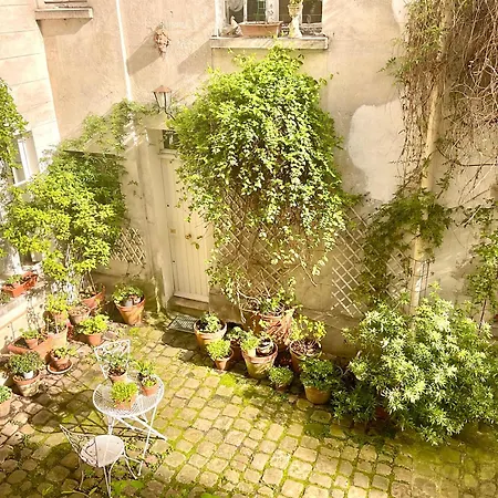 Bel Ancien Sur Cour Verdoyante 아파트
