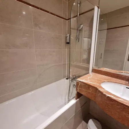 Hotell France Eiffel 3*