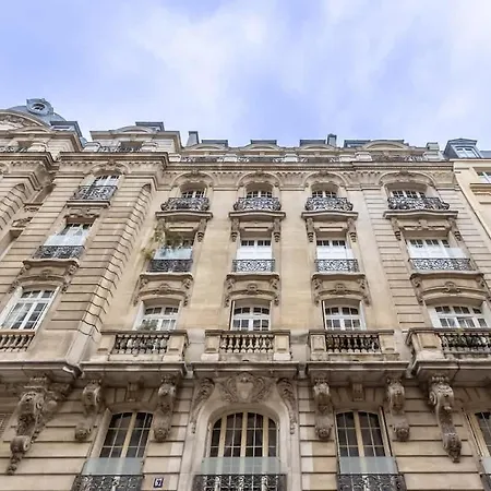 Keyz - Luxury 3 Bedrooms Near Champs Elysees Апартаменты *