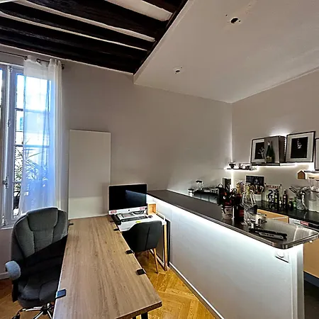 Apartment Fantastique Et Incroyable Le Marais