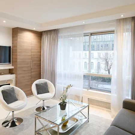 Modern & Peaceful 1bd By Champs-elysees With Ac Апартаменты *