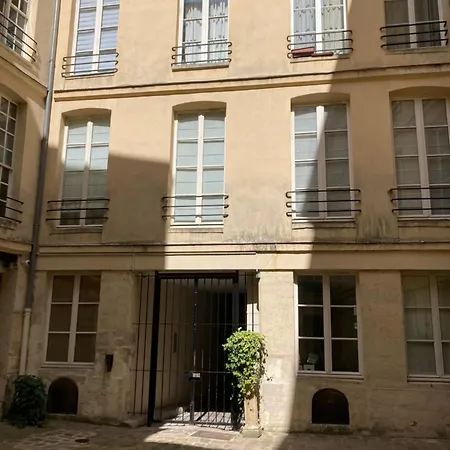 Fantastique Et Incroyable Le Marais *