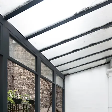 Spacious Nest With Terrace Near Batignolles * Parijs