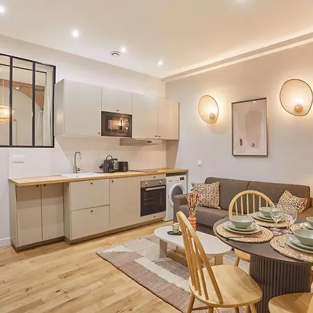 Superb 1 Bedroom Center Of By Prestige Apartment *