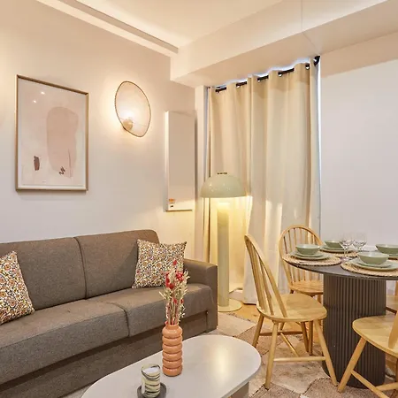 Superb 1 Bedroom Center Of By Prestige Apartment *