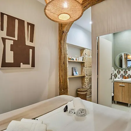 Superb 1 Bedroom Center Of By Prestige Apartment *