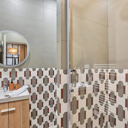 Superb 1 Bedroom Center Of By Prestige Paris