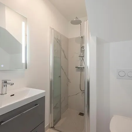 Apartament With View Of Montmartre *