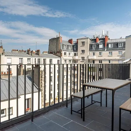 With View Of Montmartre Apartament Paryż